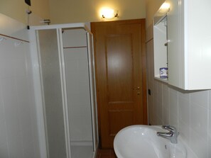 淋浴設備、風筒、坐浴桶、提供毛巾