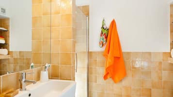 Maison | Salle de bain | Douche, serviettes fournies