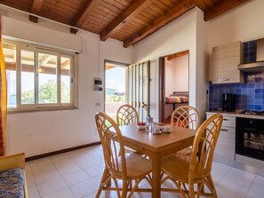 Dining - Apartment in Manerba del Garda Near Lake Garda (Manerba del Garda)