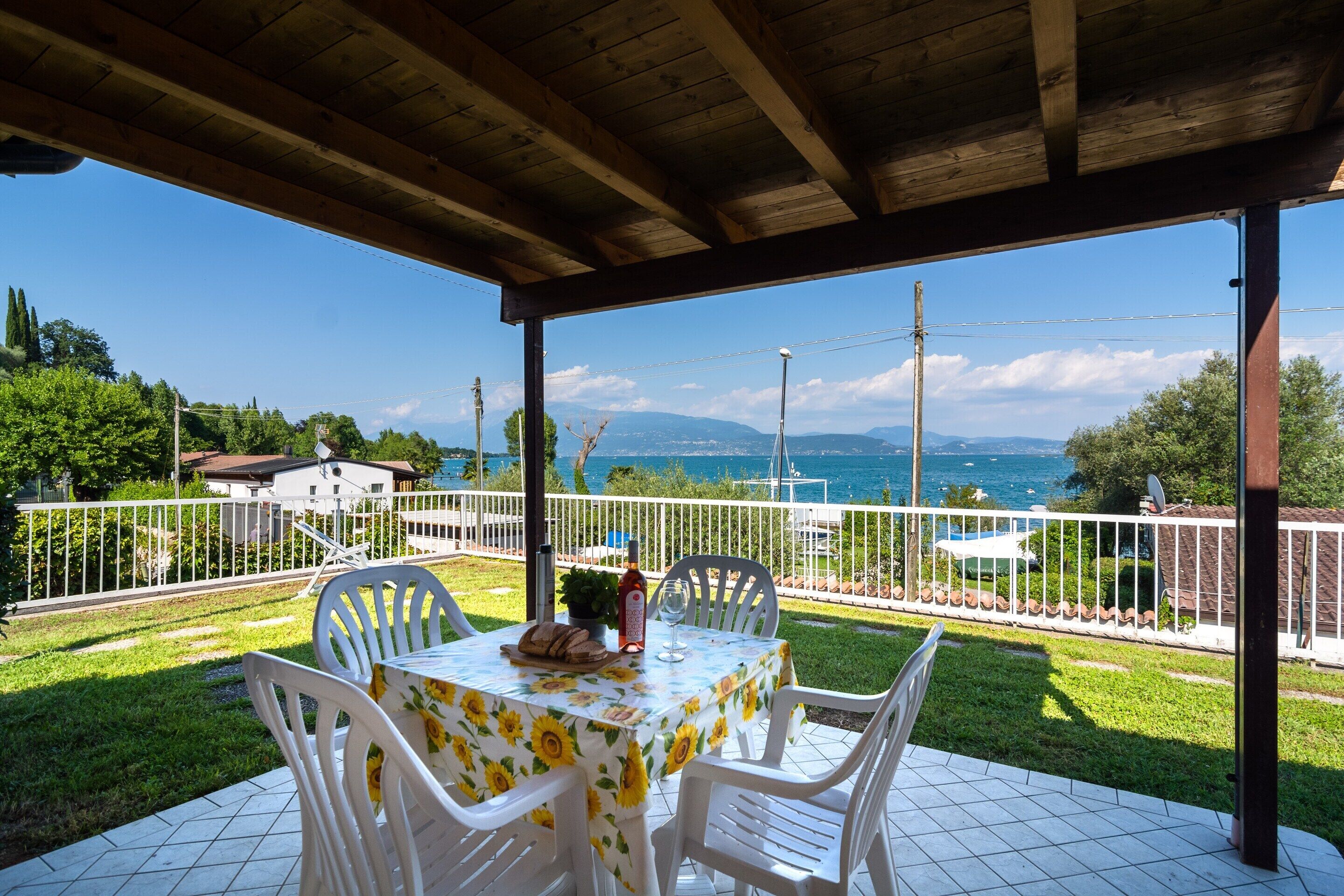 Apartment | Outdoor dining