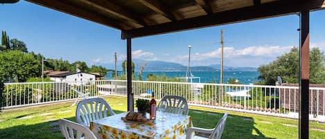 Apartamento | Restaurante al aire libre