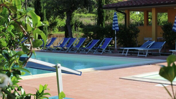 Outdoor pool - Cozy Apartment With Terrace, 800m. From the sea (Scarlino)