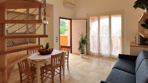 Living room - Cozy Apartment With Terrace, 800m. From the sea (Scarlino)