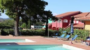 Exterior - Cozy Apartment With Terrace, 800m. From the sea (Scarlino)
