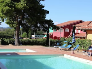 Exterior - Cozy Apartment With Terrace, 800m. From the sea (Scarlino)