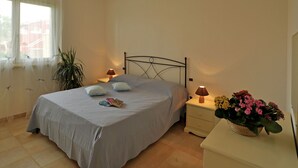 Bathroom - Cozy Apartment With Terrace, 800m. From the sea (Scarlino)