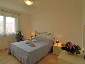 House | Bathroom | Shower, towels - Cozy Apartment With Terrace, 800m. From the sea (Scarlino)