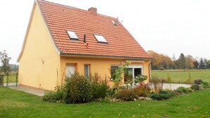 Unclassified image, 4 of 20, button - Spacious Holiday Home in Weitenhagen With Private Terrace (Weitenhagen)