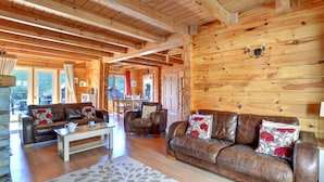 Fireplace, DVD player - Spacious Holiday Home in Little Petherick (Wadebridge)