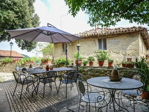 Dining - Holiday Home in Monte Santa Maria With Pool (Monte Santa Maria Tiberina)