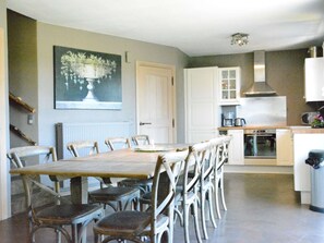 Cottage | Privékeuken | Een kinderstoel