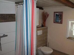 House | Bathroom - Quaint Holiday Home in Schwaan near Lake (Schwaan)