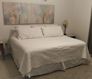 3 Schlafzimmer, Schreibtisch, Bügeleisen/Bügelbrett, Reisekinderbett