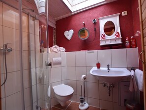Apartment | Badezimmer | Haartrockner, Handtücher