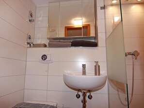 Apartment | Bathroom | Towels - Apartment in Boltenhagen for 3 Person (Boltenhagen)