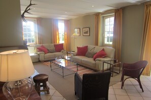 Cottage | Living room