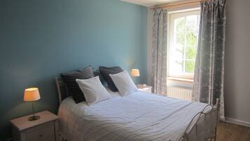 Cottage | 4 bedrooms, individually furnished, bed sheets