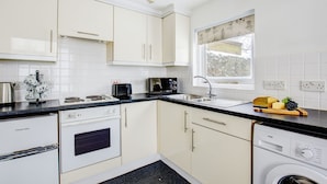 Private kitchen - Perfect Holiday Home for Those Wanting to Explore Lake District (Windermere)