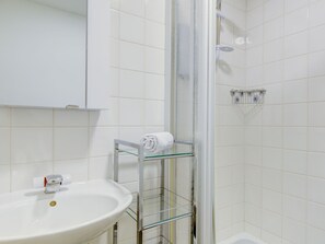 Ferienhaus | Badezimmer | Dusche, Handtücher