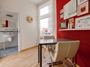Dining - Enticing Apartment in Warnemünde near Forest (Rostock)