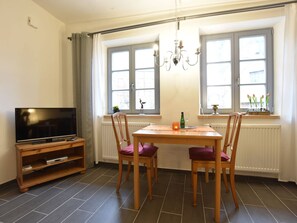 Apartment | Dining