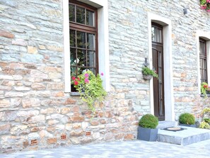 House | Exterior - Chic Holiday Home With Garden (Vaux-sur-Sure)