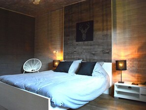 Hus | 2 sovrum, unika möbler och sängkläder