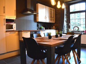 House | Private kitchen | Electric kettle, highchair - Chic Holiday Home With Garden (Vaux-sur-Sure)