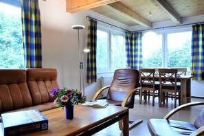 Apartment | Living room - Luxuriose Ferienwohnung in Boddin mit Garten (Walkendorf)