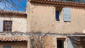 Exterior - Scenic Villa in Ansouis With Private Swimming Pool (Ansouis)