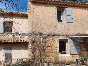 Exterior - Scenic Villa in Ansouis With Private Swimming Pool (Ansouis)