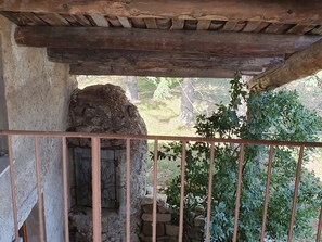 Exterior - Scenic Villa in Ansouis With Private Swimming Pool (Ansouis)