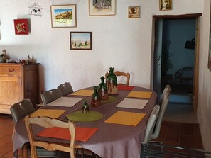 Dining - Scenic Villa in Ansouis With Private Swimming Pool (Ansouis)