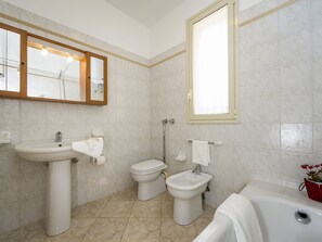 Bathroom - Beautiful Detached Villa With Private Pool Surrounded by Hills and Nature (Castellammare del Golfo)