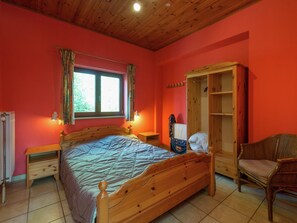 House | 5 bedrooms, individually furnished, bed sheets - Perfect Holiday Home in Waimes With Swimming Pool (Waimes)