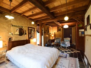 House | 2 bedrooms, individually furnished, bed sheets - Holiday Home in Longueville (Durbuy)