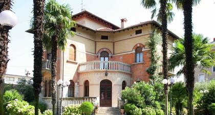 Elegant Art Nouveau Villa With Private Pool Near the Lake