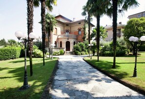 Exterior - Elegant Art Nouveau Villa With Private Pool Near the Lake (Desenzano del Garda)