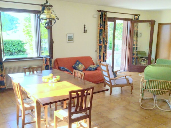 Villa | Dining