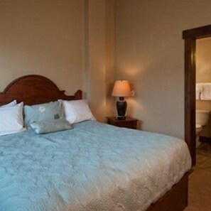 1 chambre, coffre-fort, fer et planche à repasser