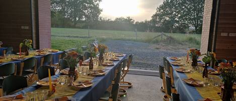 Espace de banquet Ă lâextĂ©rieur