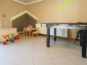 Cottage | Games room - Modern Cottage With Private Garden in Waimes (Waimes)