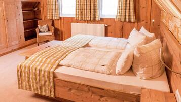 Rumah | 4 kamar tidur dan dilengkapi dengan perabotan berbeda-beda