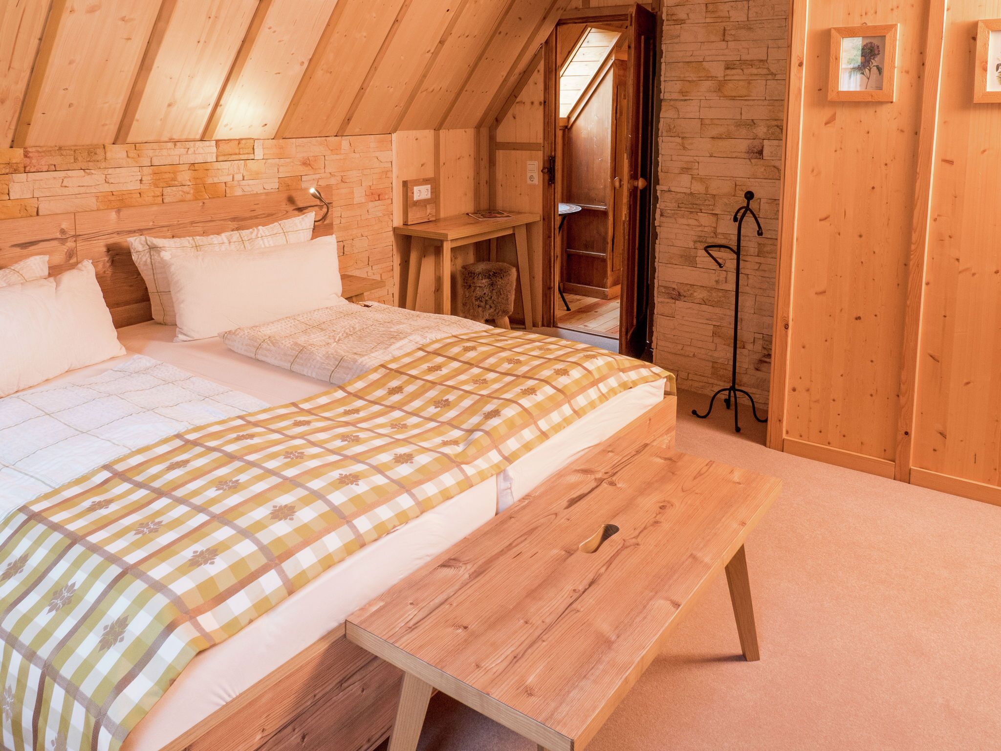 House | 4 bedrooms, individually furnished, bed sheets