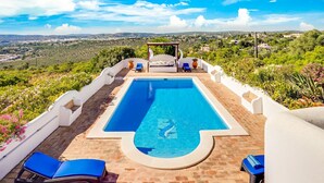 Pool - Luxurious Villa in Loulé With Private Swimming Pool (Faro)