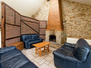 Stuga | Vardagsrum | Eldstad