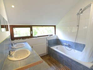 House | Bathroom - Dreamy Holiday Home With Pool, Garden, Roof Terrace, BBQ (Ittre)
