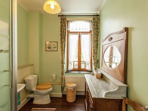 Cottage | Bathroom