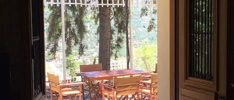 Villa | Dining