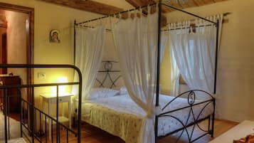Rumah | 2 kamar tidur dan dilengkapi dengan perabotan berbeda-beda